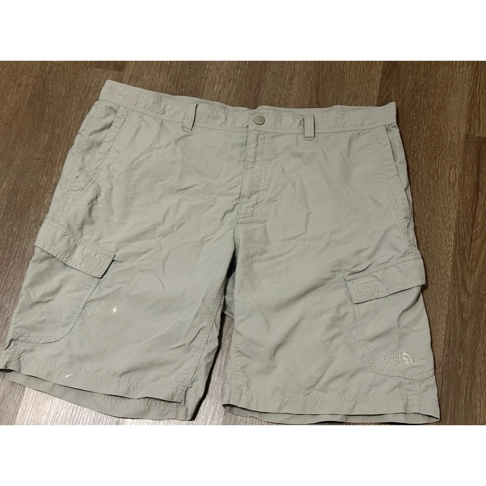 The North Face Shorts Mens 40 Beige Ripstop Cargo Pocket Hiking Outdoor‎ Nylon